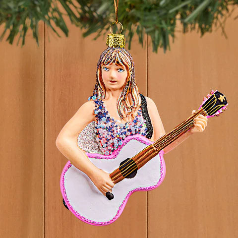 TAYLOR SWIFT WITH GUITAR