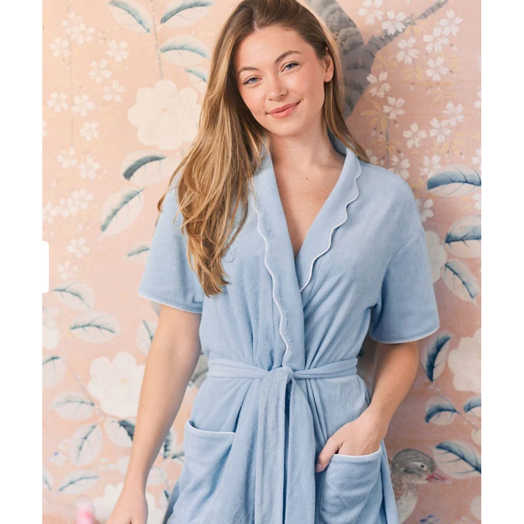Weezie Short Scallop Robe – Protocol